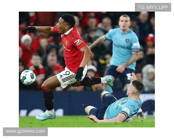 西甲乌切巧妙一挑二突破禁区晃过门将冷静破门成功