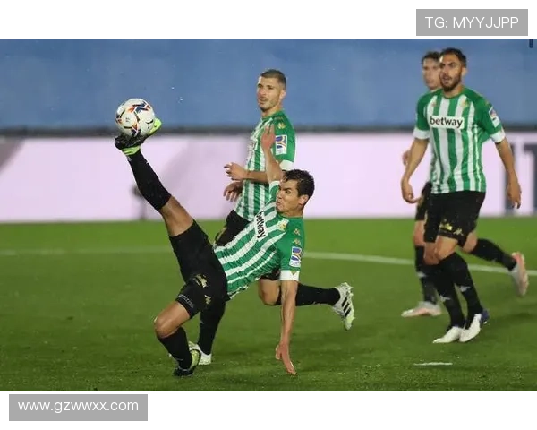 西甲联赛焦点战埃尔切主场顽强逼平皇家贝蒂斯双方握手言和