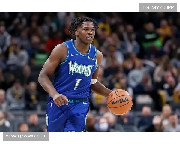 爱德华兹半场表现抢眼13投6中砍下并列最高16分助力球队奋勇争先